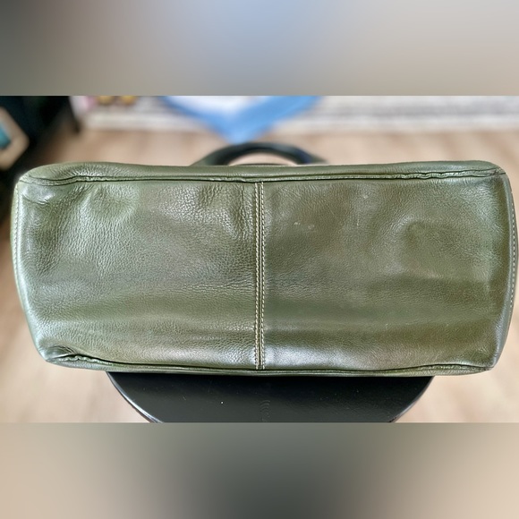 100% AUTHENTIC, like-new & barely used, Céline Boogie Bag in Olive Green Leather - Picture 8 of 16